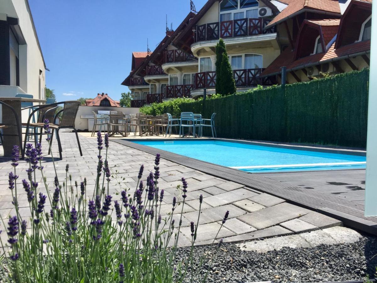 Lelle Marine Resort Malna Apartman Balatonlelle Buitenkant foto