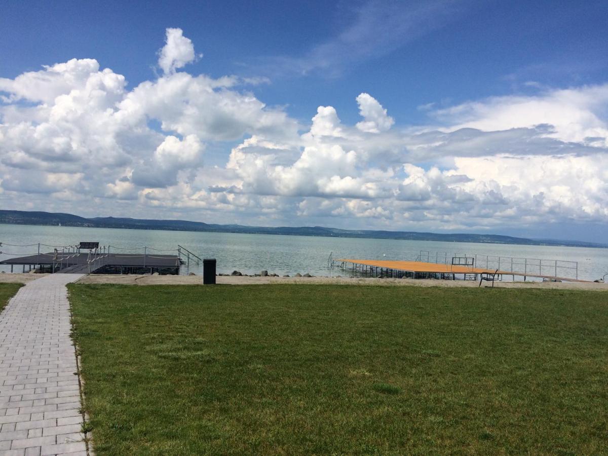 Lelle Marine Resort Malna Apartman Balatonlelle Buitenkant foto